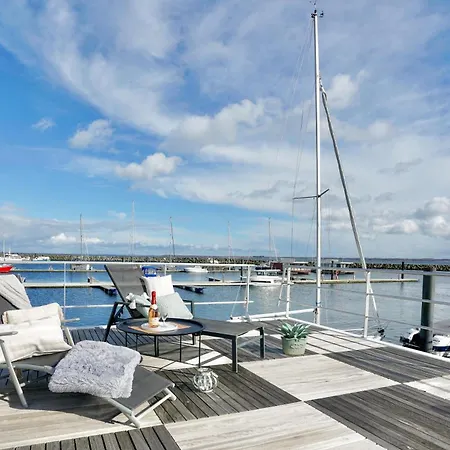 Holiday home Exklusives Ostsee-hausboot, Kueche Mit Spueler, Tv, Grosse Sonnenterrasse, 3x Kostenfreie Kfz-parkplaetze, Klimaanlage, Bis Zu 6 Personen, 2x Baeder, Waschmaschine *