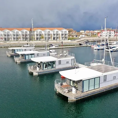 Exklusives Ostsee-hausboot, Kueche Mit Spueler, Tv, Grosse Sonnenterrasse, 3x Kostenfreie Kfz-parkplaetze, Klimaanlage, Bis Zu 6 Personen, 2x Baeder, Waschmaschine Holiday home