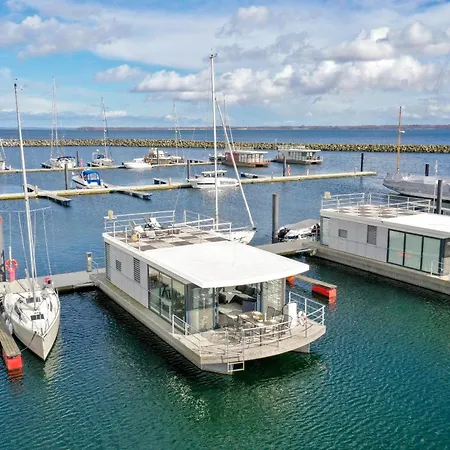 Holiday home Exklusives Ostsee-hausboot, Kueche Mit Spueler, Tv, Grosse Sonnenterrasse, 3x Kostenfreie Kfz-parkplaetze, Klimaanlage, Bis Zu 6 Personen, 2x Baeder, Waschmaschine