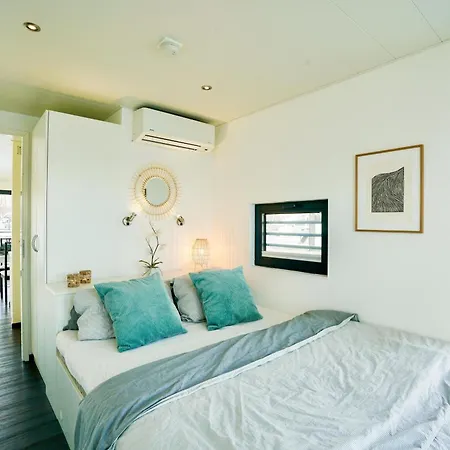 Exklusives Ostsee-hausboot, Kueche Mit Spueler, Tv, Grosse Sonnenterrasse, 3x Kostenfreie Kfz-parkplaetze, Klimaanlage, Bis Zu 6 Personen, 2x Baeder, Waschmaschine Boltenhagen (Ostseebad)