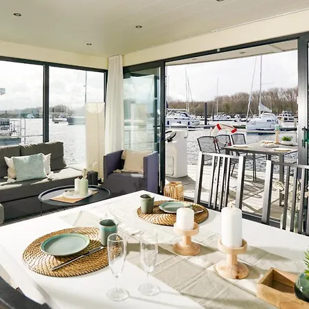 Holiday home Exklusives Ostsee-hausboot, Kueche Mit Spueler, Tv, Grosse Sonnenterrasse, 3x Kostenfreie Kfz-parkplaetze, Klimaanlage, Bis Zu 6 Personen, 2x Baeder, Waschmaschine *