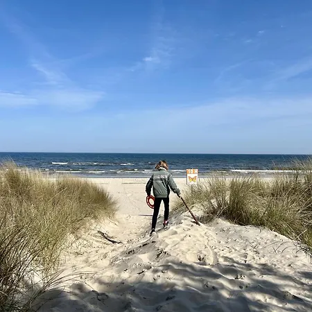 Exklusives Ostsee-hausboot, Kueche Mit Spueler, Tv, Grosse Sonnenterrasse, 3x Kostenfreie Kfz-parkplaetze, Klimaanlage, Bis Zu 6 Personen, 2x Baeder, Waschmaschine