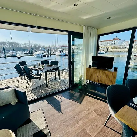 Holiday home Exklusives Ostsee-hausboot, Kueche Mit Spueler, Tv, Grosse Sonnenterrasse, 3x Kostenfreie Kfz-parkplaetze, Klimaanlage, Bis Zu 6 Personen, 2x Baeder, Waschmaschine