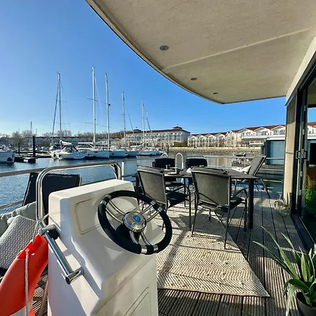Holiday home Exklusives Ostsee-hausboot, Kueche Mit Spueler, Tv, Grosse Sonnenterrasse, 3x Kostenfreie Kfz-parkplaetze, Klimaanlage, Bis Zu 6 Personen, 2x Baeder, Waschmaschine *