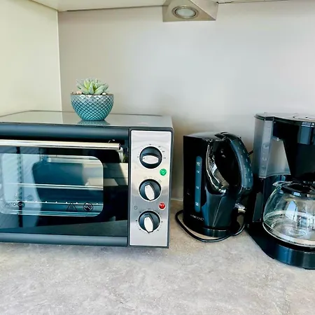 Exklusives Ostsee-hausboot, Kueche Mit Spueler, Tv, Grosse Sonnenterrasse, 3x Kostenfreie Kfz-parkplaetze, Klimaanlage, Bis Zu 6 Personen, 2x Baeder, Waschmaschine *