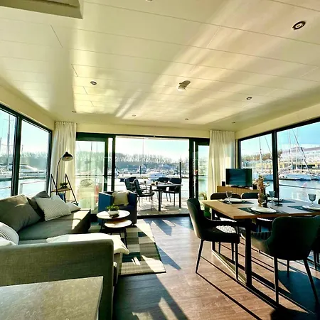 Holiday home Exklusives Ostsee-hausboot, Kueche Mit Spueler, Tv, Grosse Sonnenterrasse, 3x Kostenfreie Kfz-parkplaetze, Klimaanlage, Bis Zu 6 Personen, 2x Baeder, Waschmaschine *